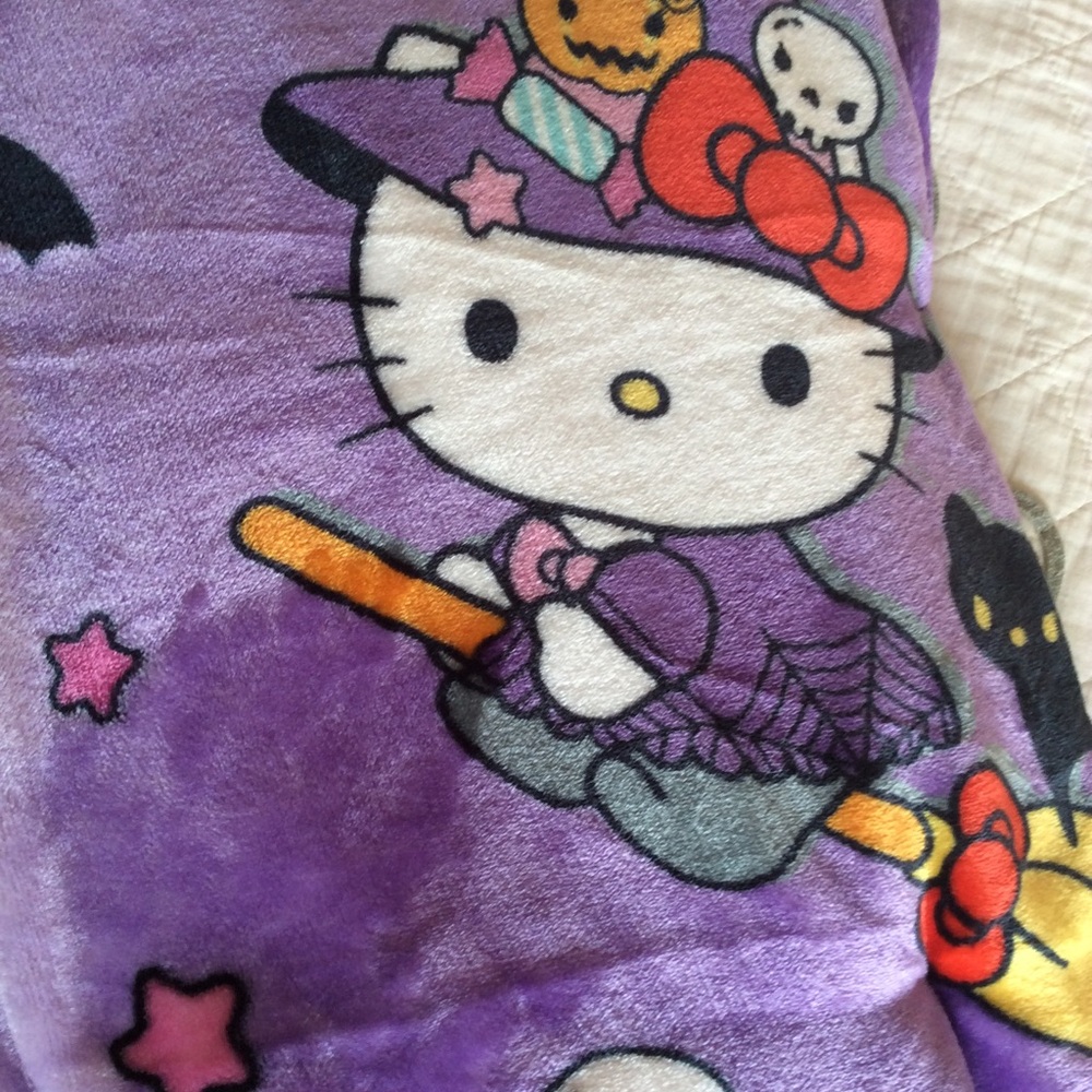 Hello kitty  blanket - Picture 2 of 5